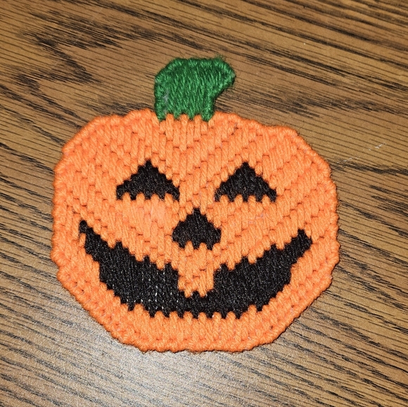 New Handmade Halloween Refrigerator Magnet Pumpkin Vintage Plastic Canvas - Picture 2 of 2